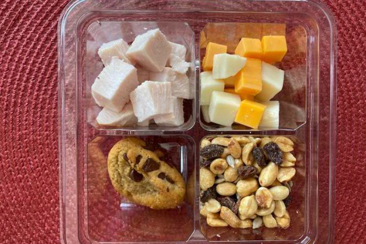 Turkey and Cheese Bites with Trail Mix, a fresh kids meal from Meal Village.