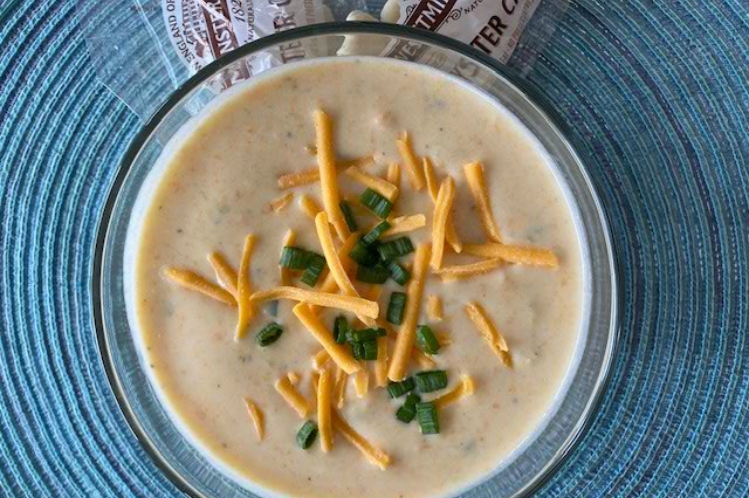 Cheddar Potato Soup with Scallions (16 oz)